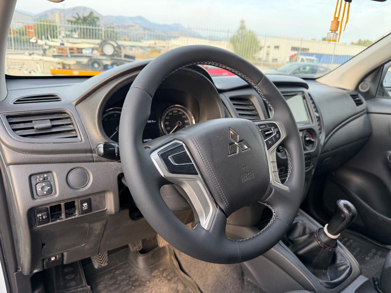 Mitsubishi L200 Invite