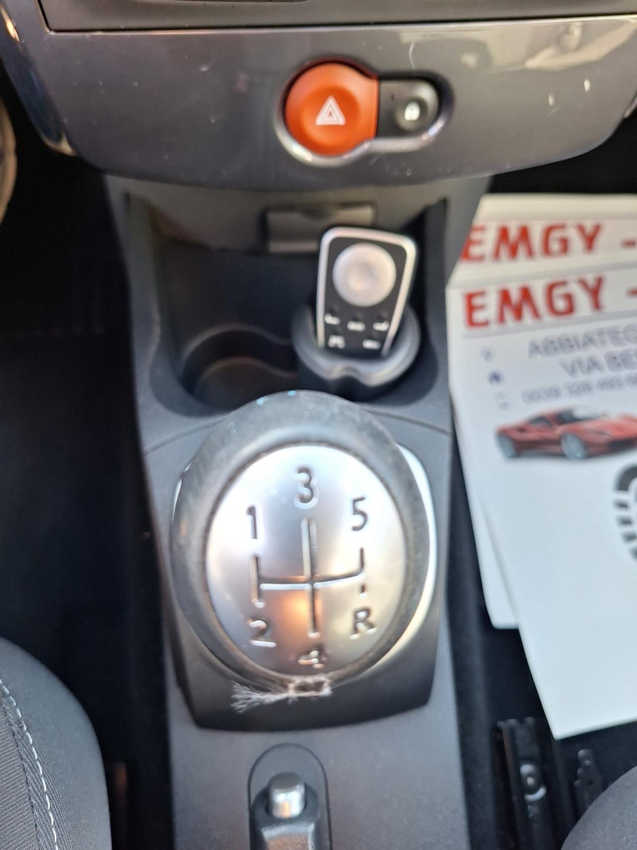 Renault Clio 1.2 16V 5 porte Dynamique