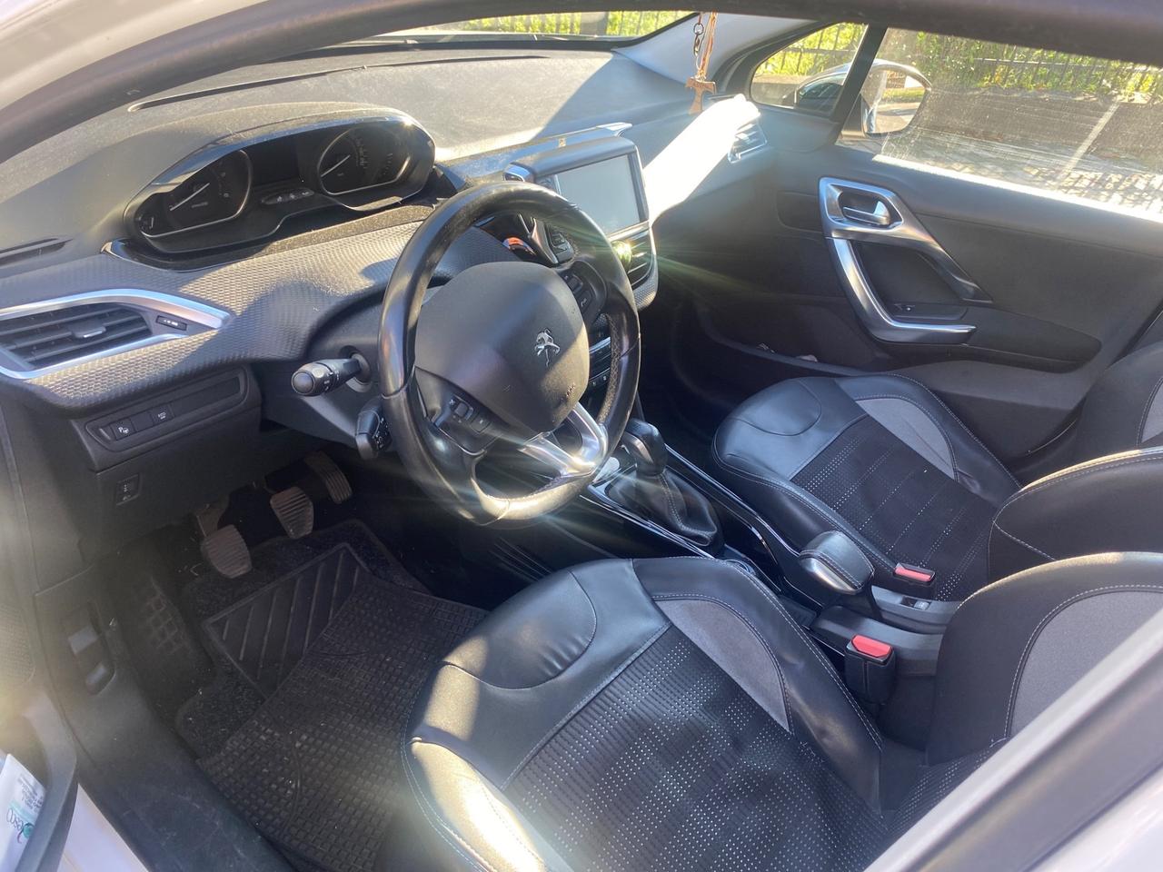 Peugeot 2008 BlueHDi 100 Black Matt