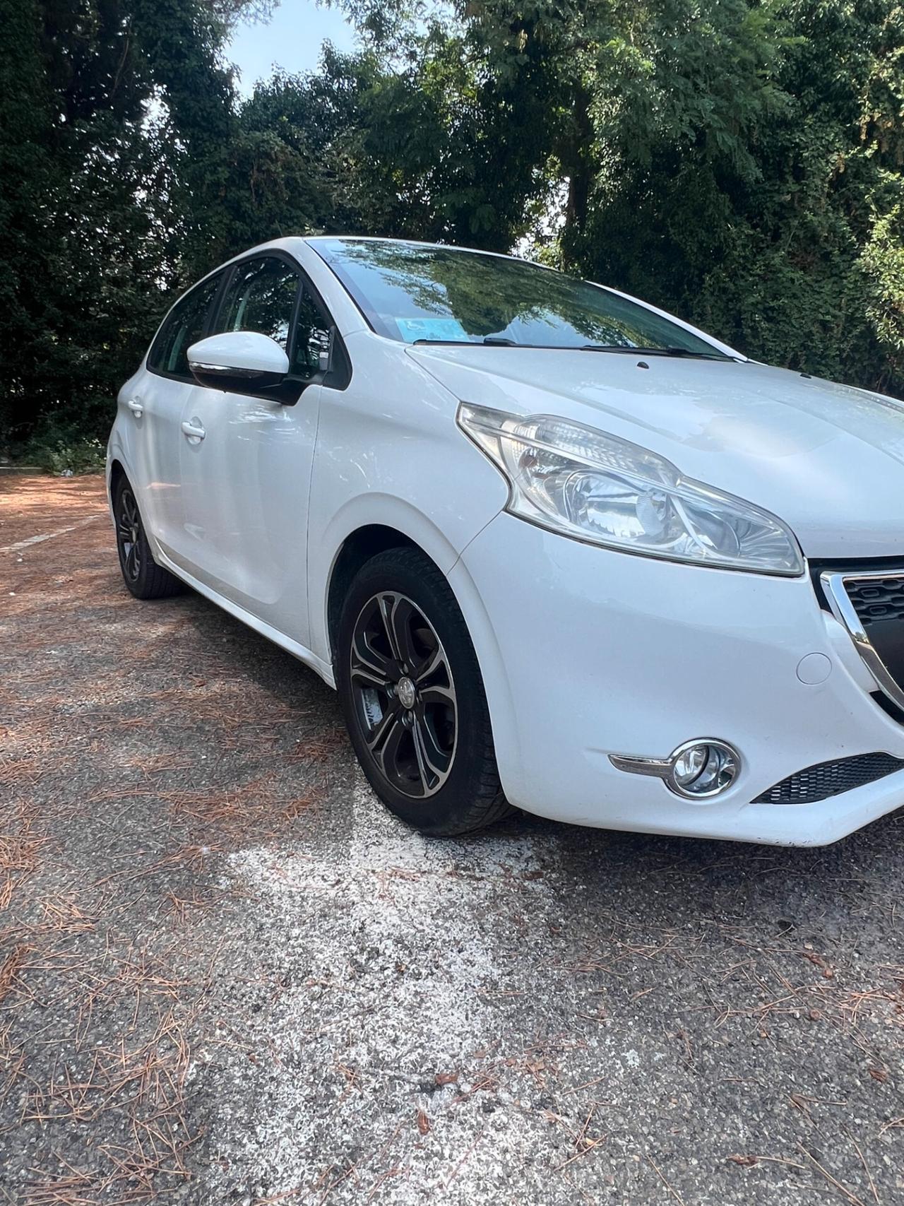 Peugeot 208 1.4 HDi 68 CV 5 porte Allure