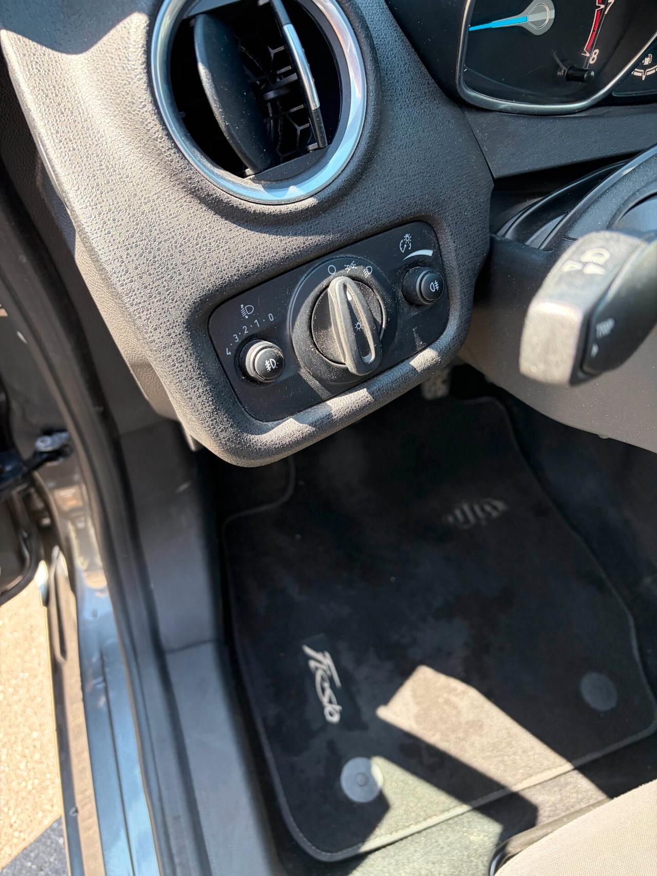 Ford Fiesta 1.2 60CV 5 porte Titanium