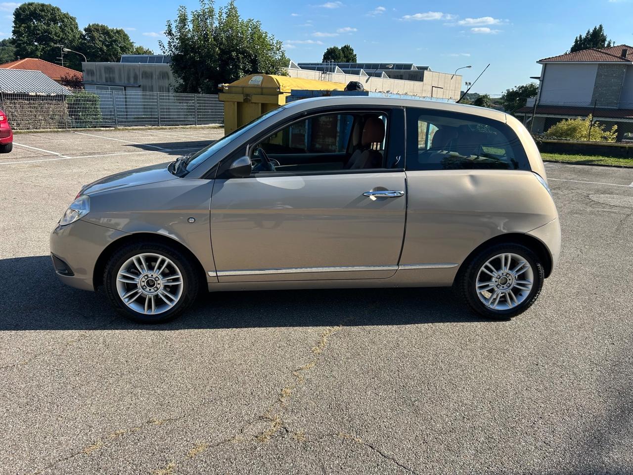 Lancia Ypsilon 1.4 16V Sport MomoDesign