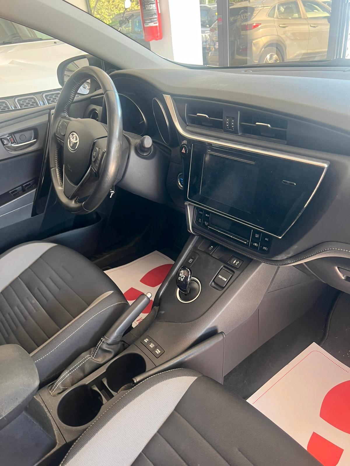 Toyota Auris Touring Sports 1.8 Hybrid Lounge