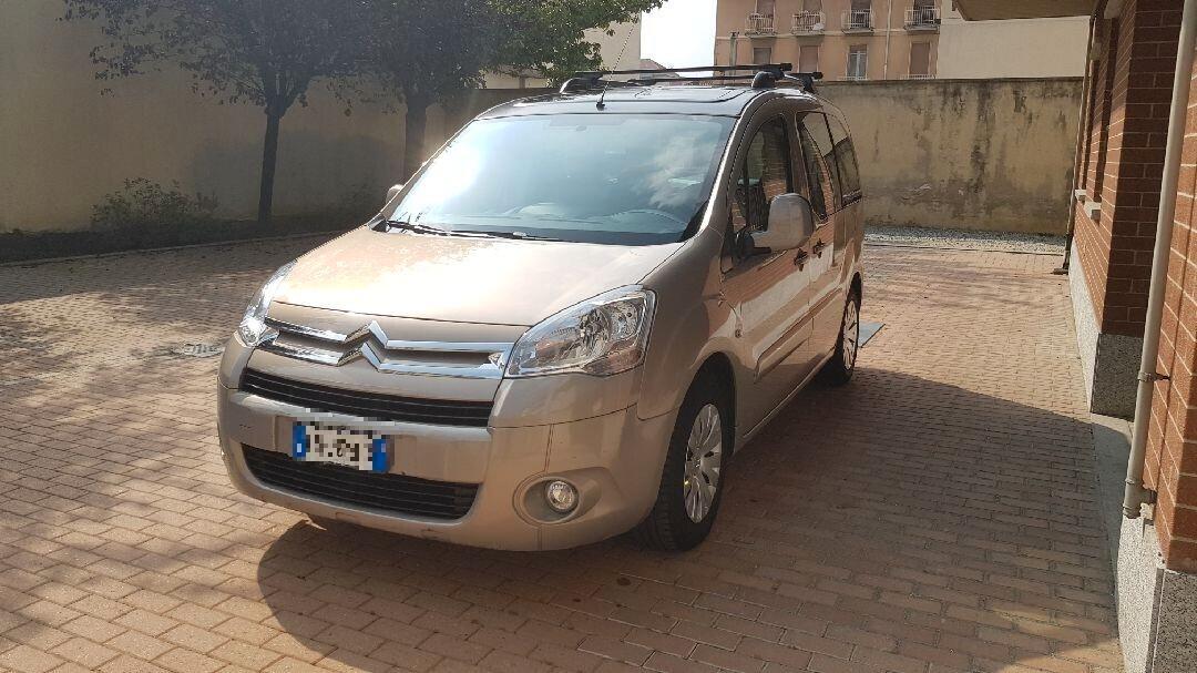 Berlingo trasporto disabili pedana elettrica Rolfi benzina