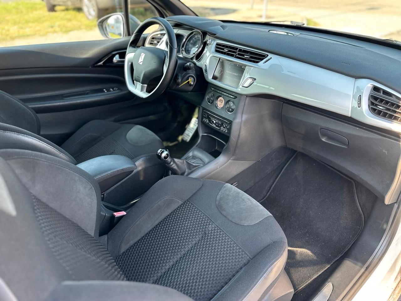 Ds DS3 DS 3 1.2 VTi 82 Just Black