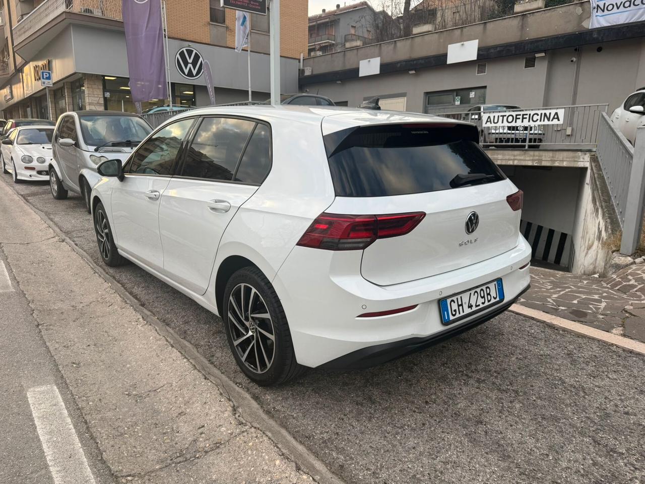 VOLKSWAGEN GOLF VIII 1,5 TGI 130 CV LIFE DSG MY21 5P