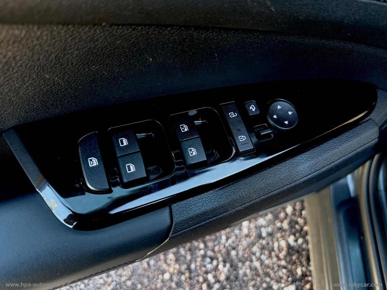 KIA Sportage 1.6 CRDi MHEV Style NAVI LED PELLE RETROCAMERA CARPLAY