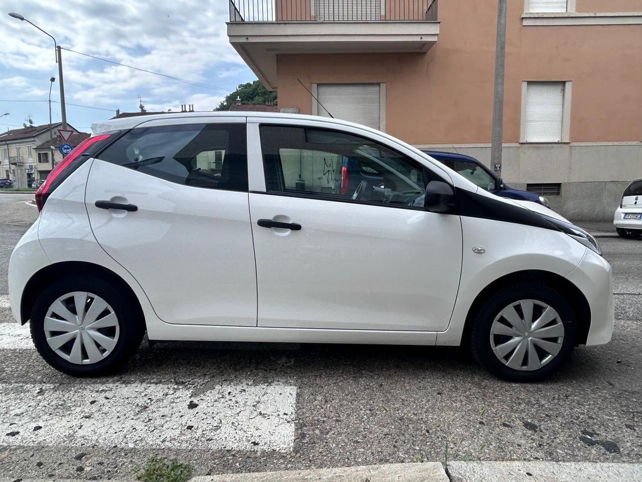 Toyota Aygo X Business 1.0 VVT-i #11773
