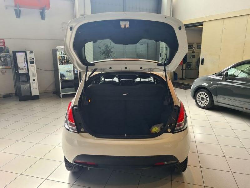 Lancia Ypsilon 1.2 69cv Elefantino Blu