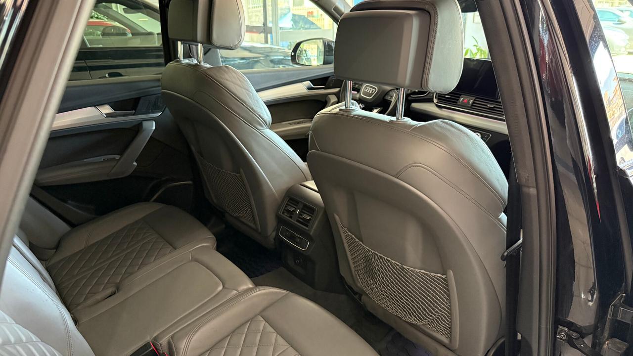 AUDI SQ5 SPORTBACK TETTO IDENTITY BLACK