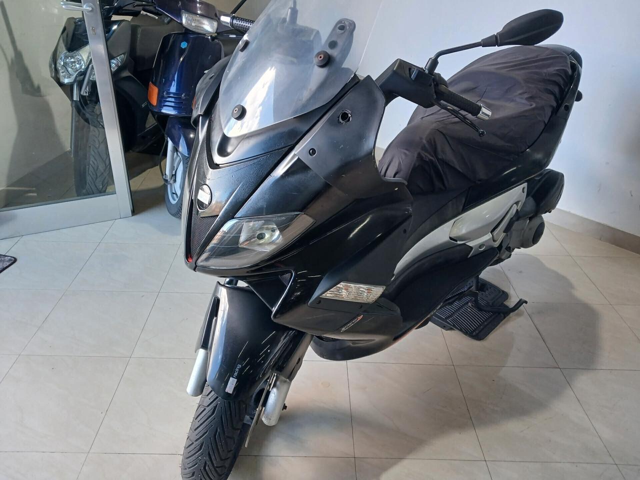Aprilia SR Max 300 GARANTITO 12 MESI