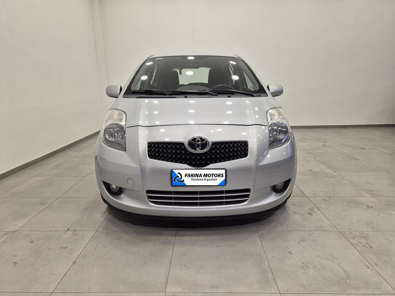 Toyota Yaris 5p 1.3 Navy - NEOPATENTATI - Navi - Clima