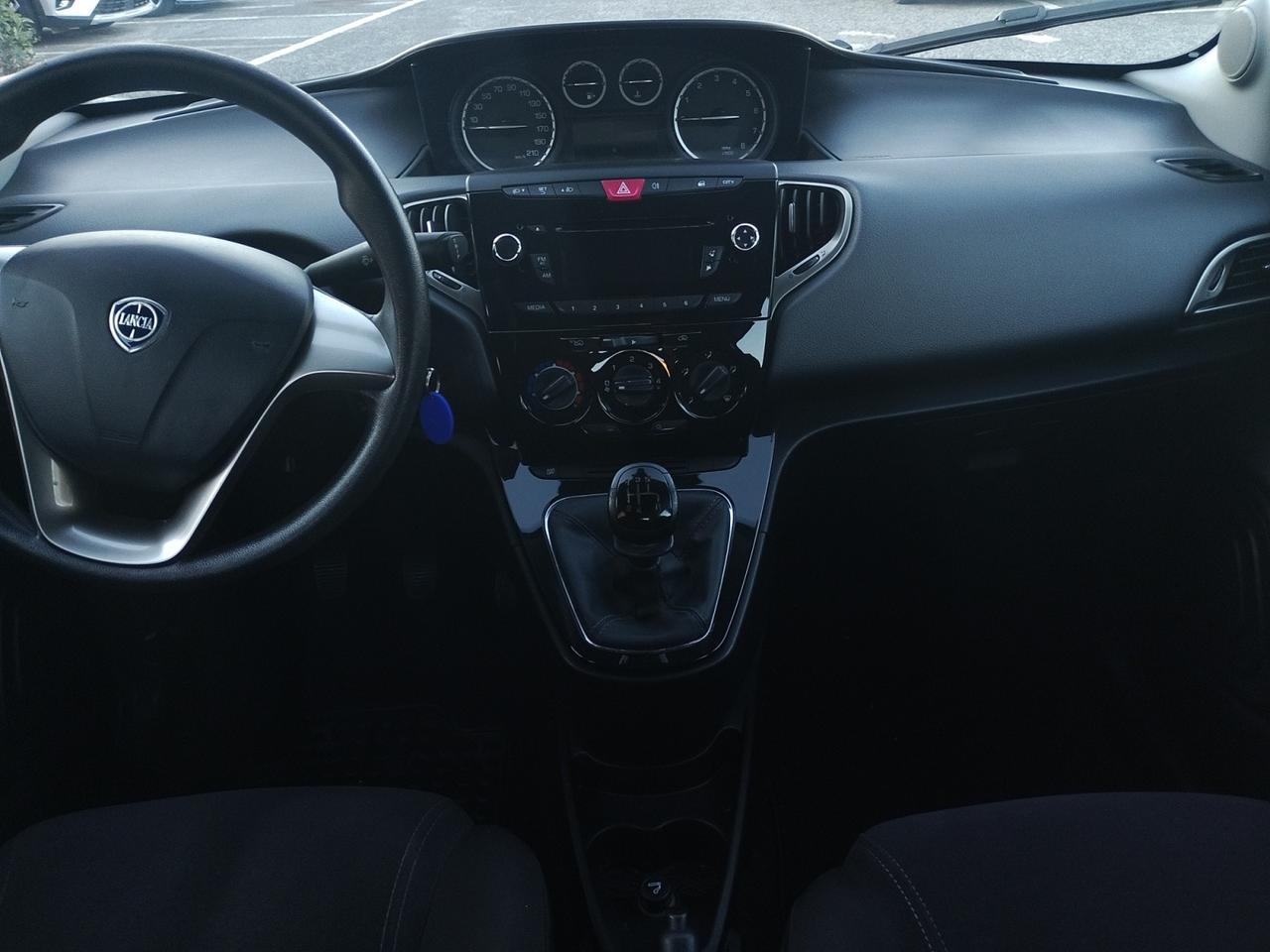 Lancia Ypsilon 5 Porte Ypsilon 1.2 8v Silver c/clima 69cv