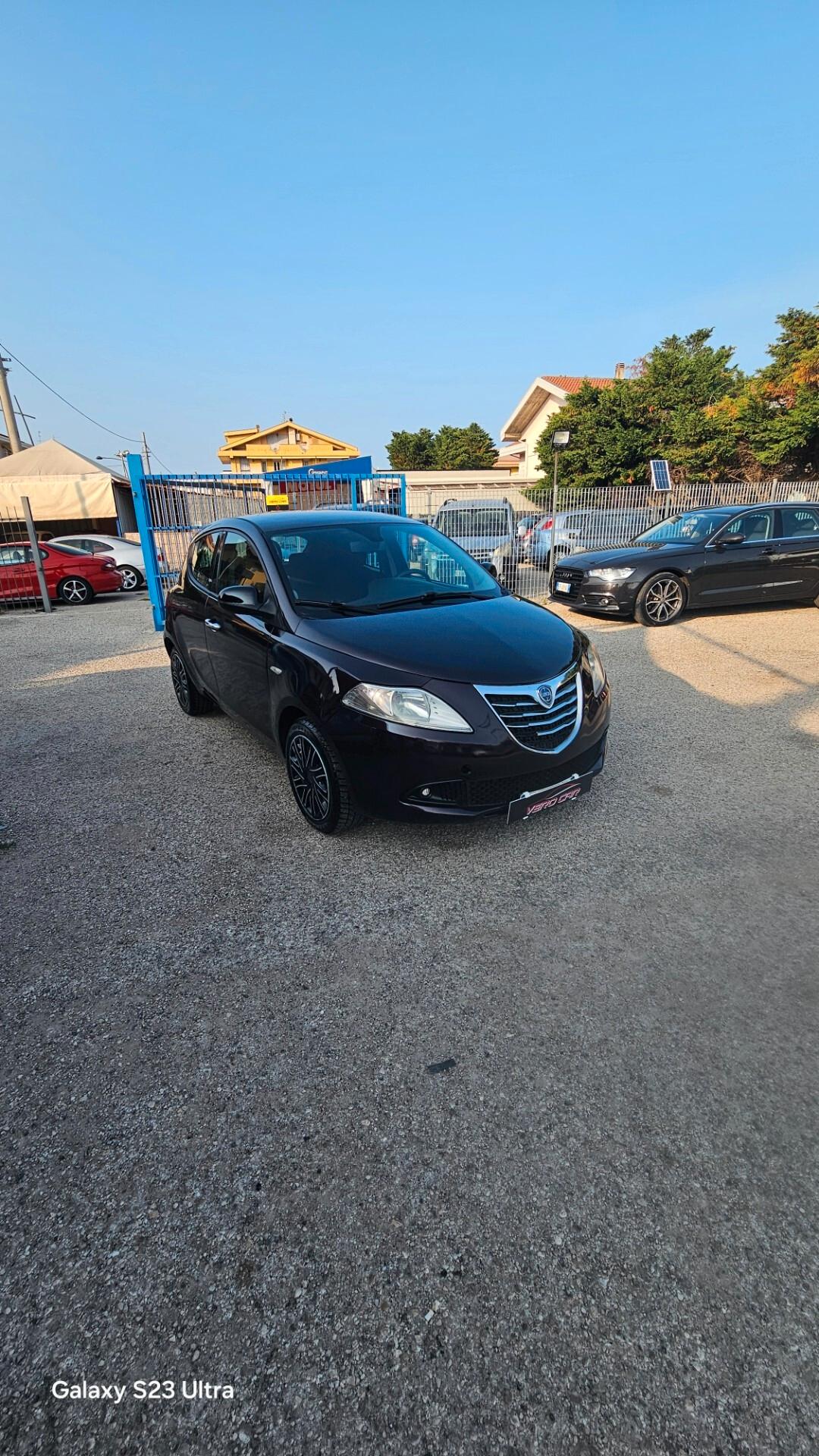 Lancia Ypsilon 1.2 69 CV 5 porte S&S S Momodesign