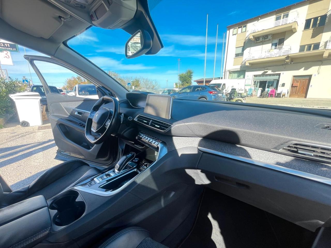 Peugeot 3008 BlueHDi 130 S&S EAT8 Allure