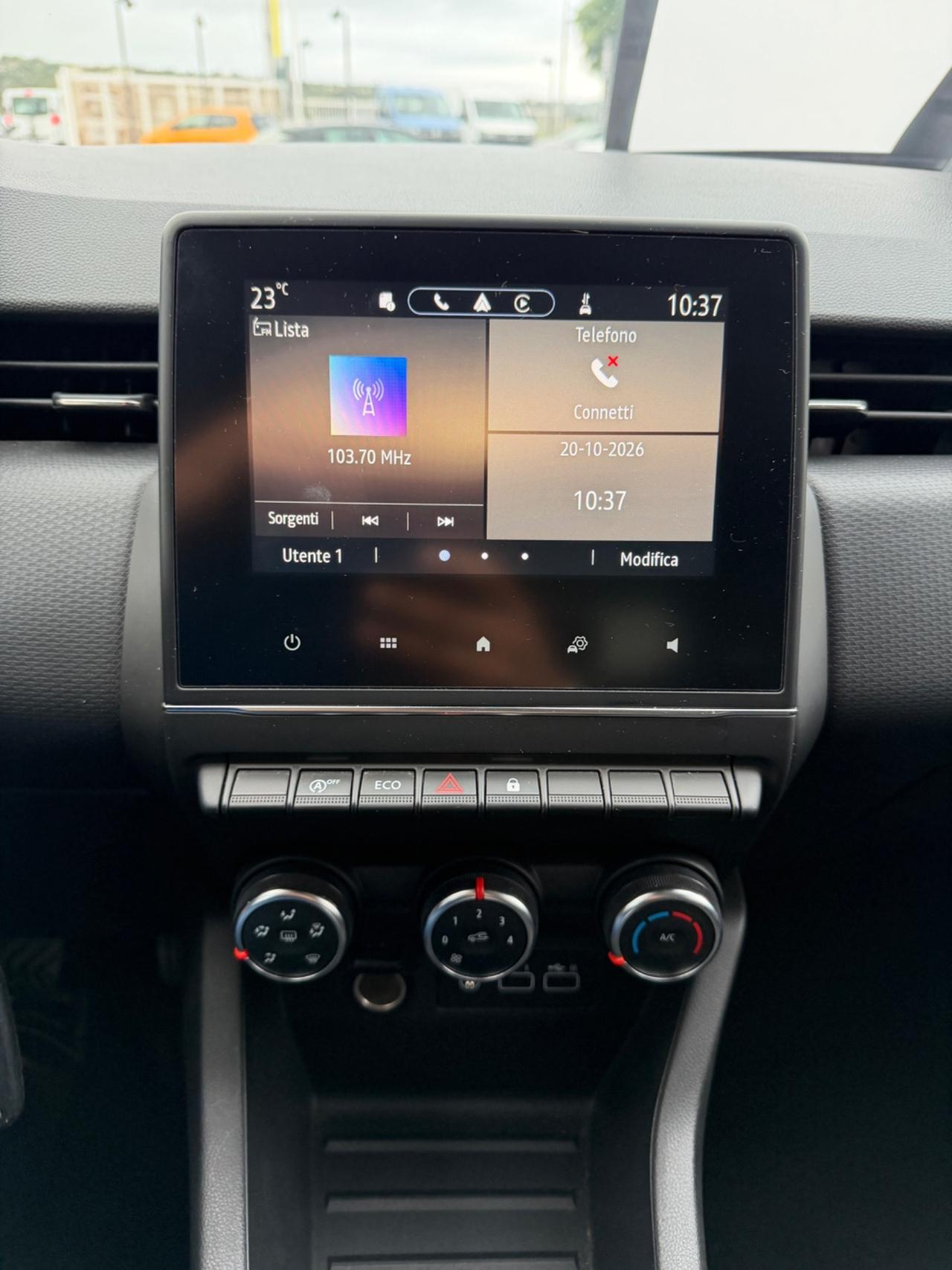 Renault Clio TCe 90 CV Equilibre solo 9000 km