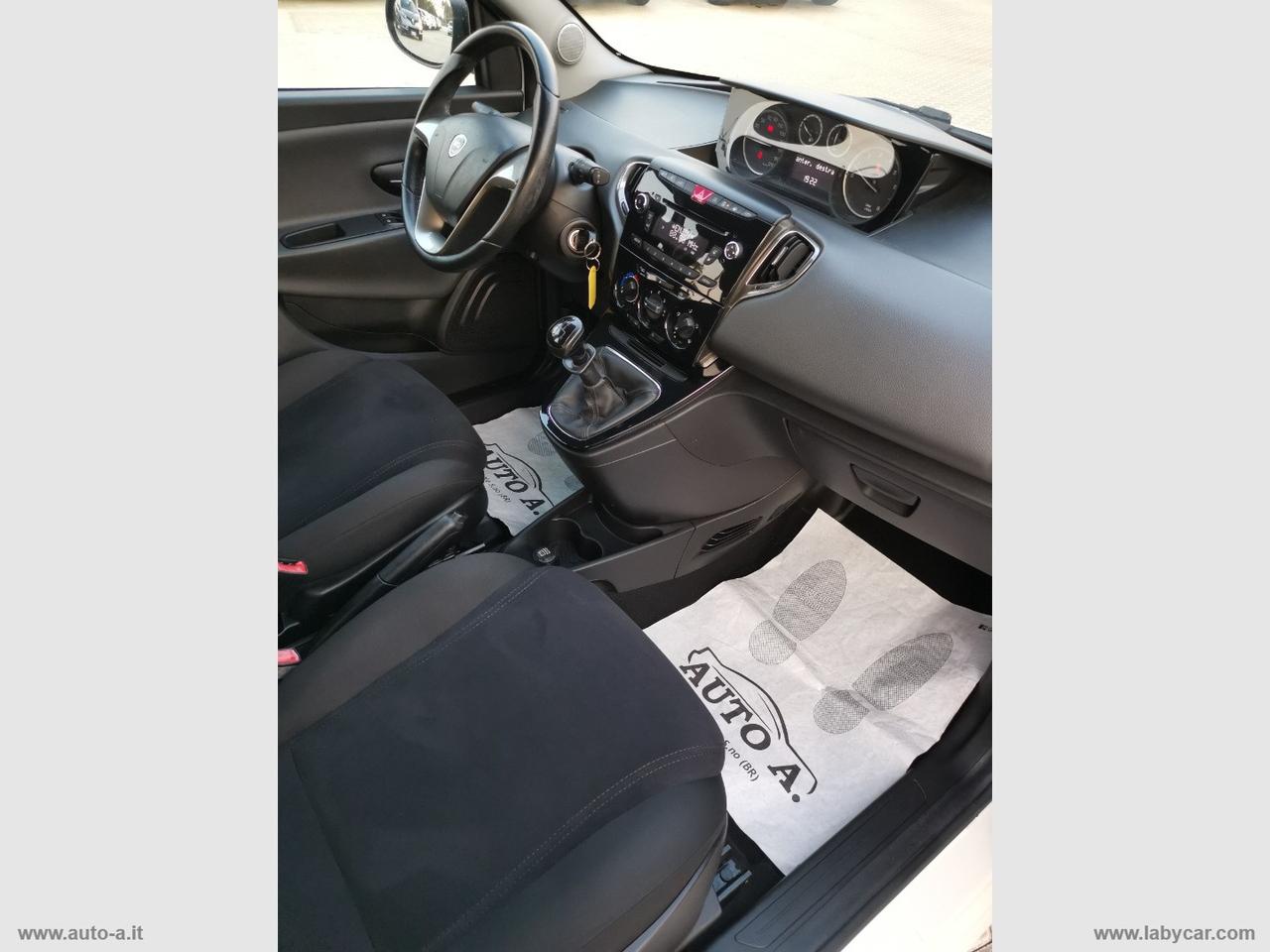 LANCIA Ypsilon 1.2 69 CV 5p. Platinum
