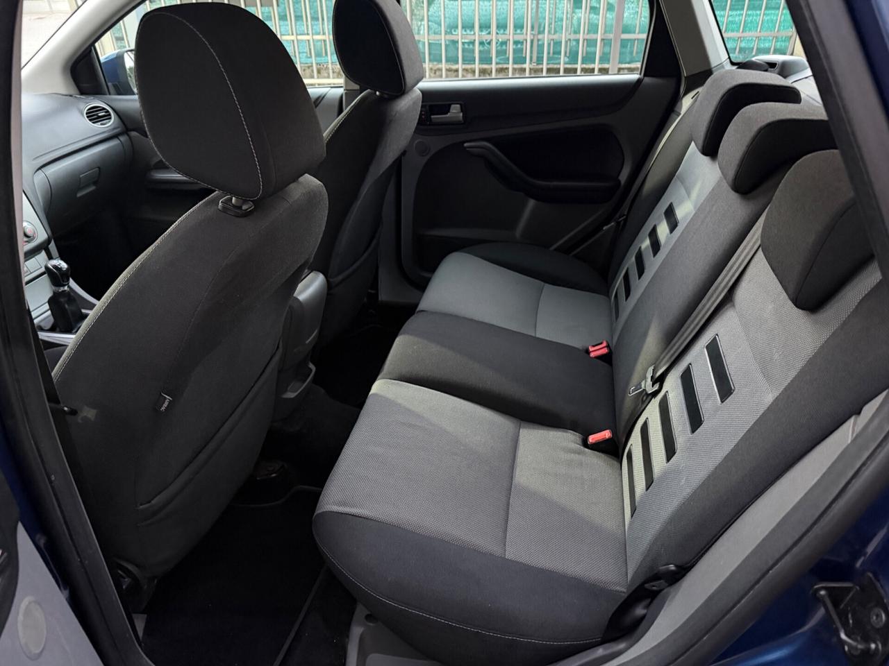 Ford Focus 1.6 benzina EURO5A NEOPATENTATI-FAMIGLIARE