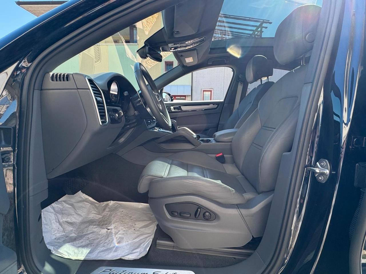 Porsche Cayenne Coupé 3.0 V6 E-Hybrid Platinum Edition