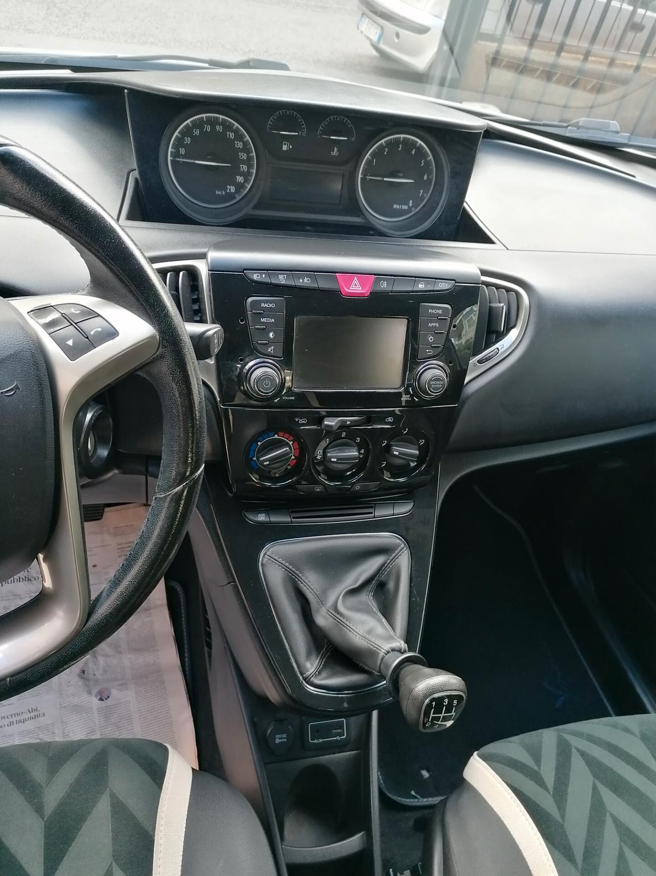 Lancia Ypsilon 1.2 69 CV 5 porte Gold