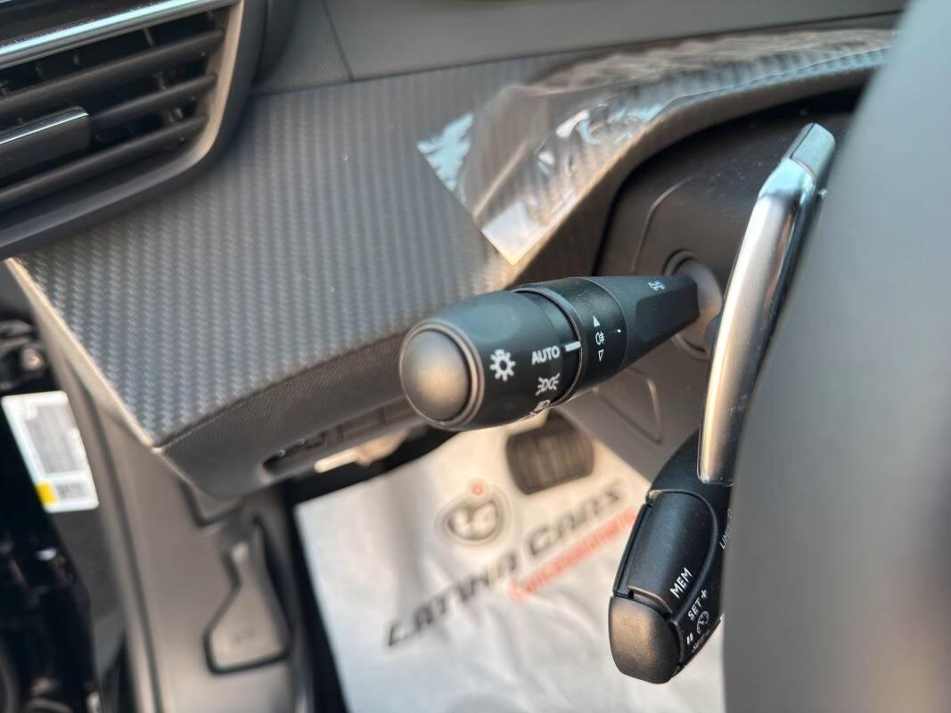 Peugeot 2008 1.2 hybrid Allure 145cv e-dcs6 Con NAVIGATORE