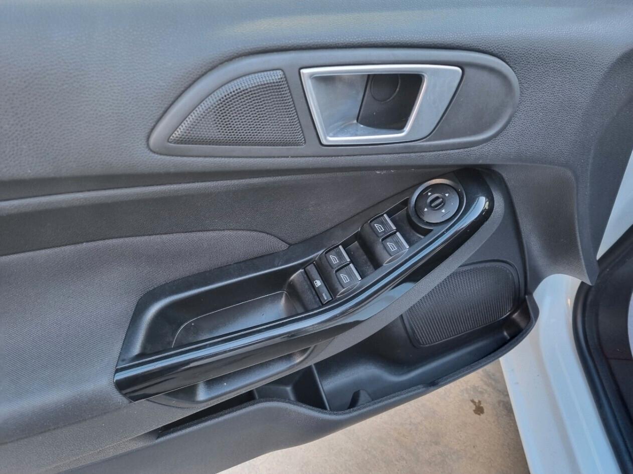 Ford Fiesta 1.5 TDCi 75CV 5 porte Titanium