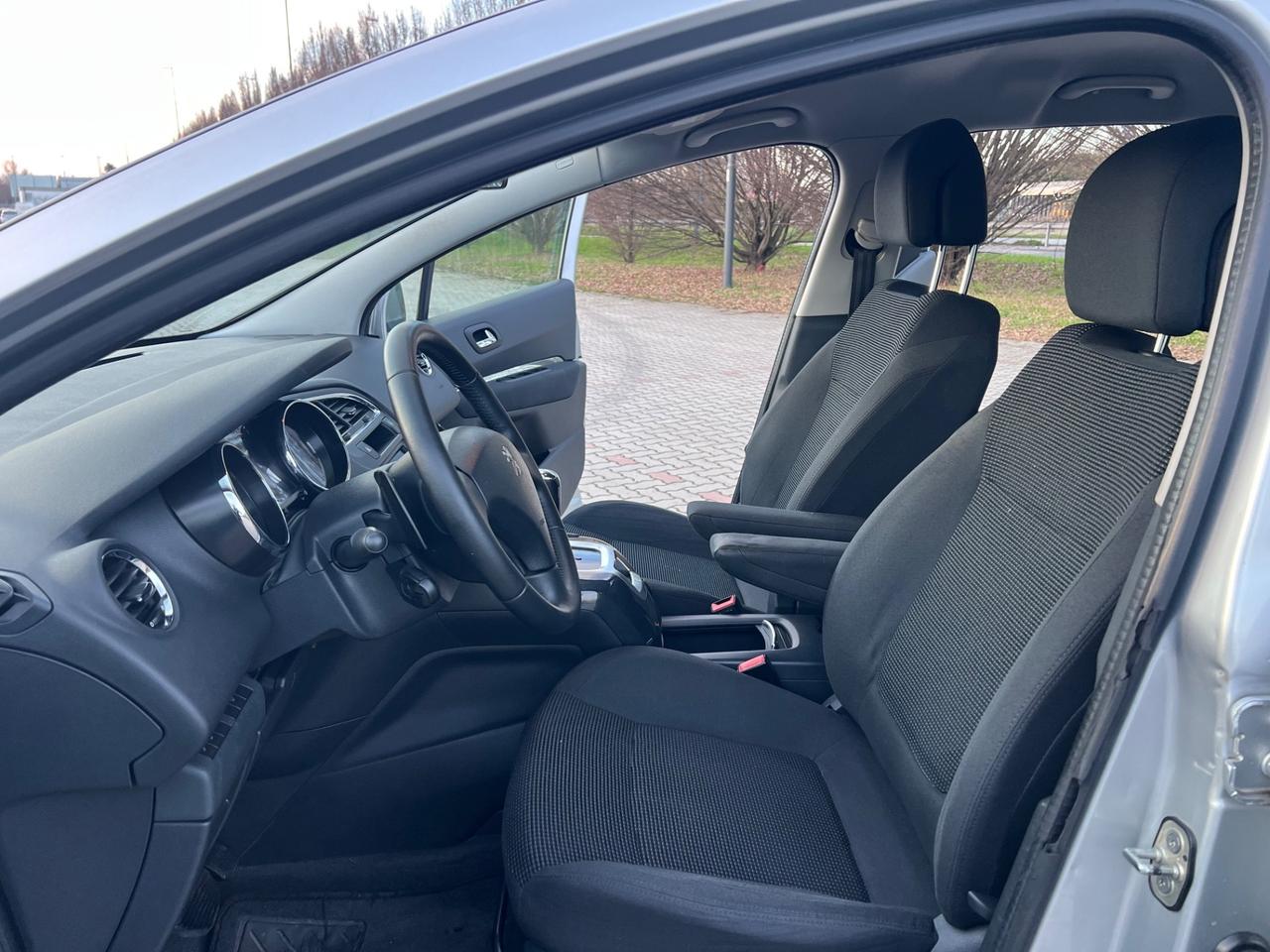 Peugeot 5008 1.6 HDi 115CV Allure