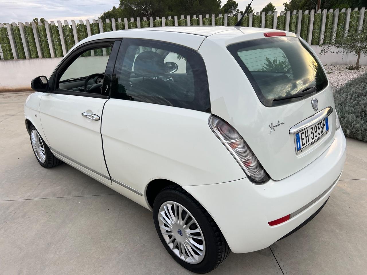 Lancia Ypsilon 1.2 69 CV Unyca 2011