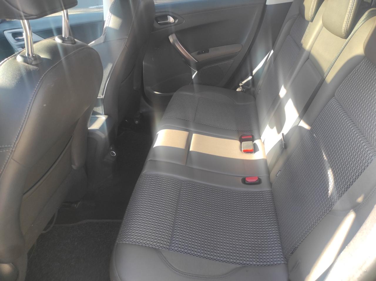 Peugeot 2008 1.6 VTi 120CV Allure