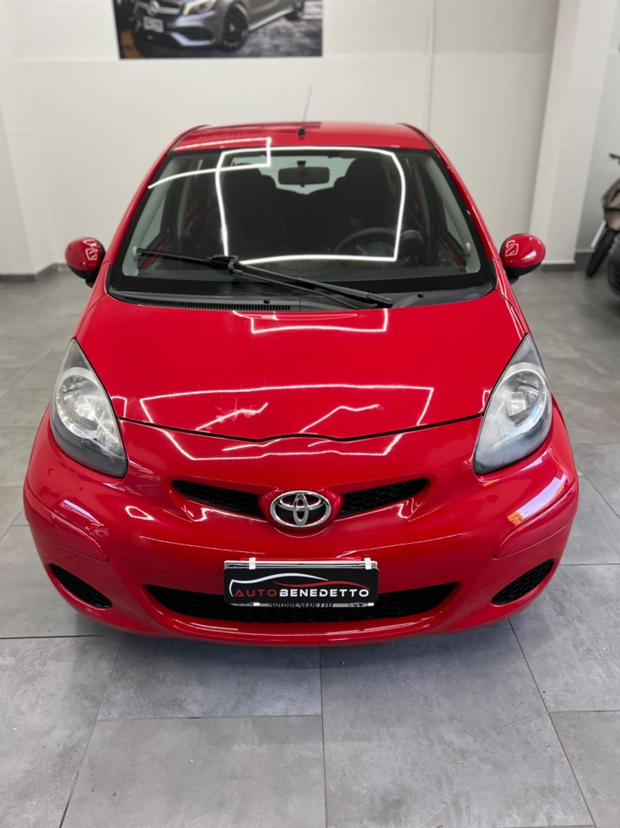 Toyota Aygo 1.0 12V VVT-i 5 porte MMT 2012