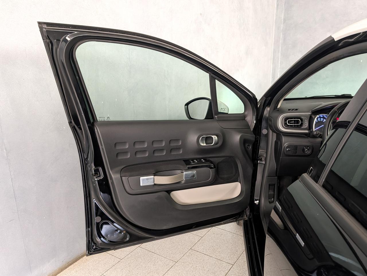 Citroen c3 iii 1.2 puretech EAT6 110cv Shine