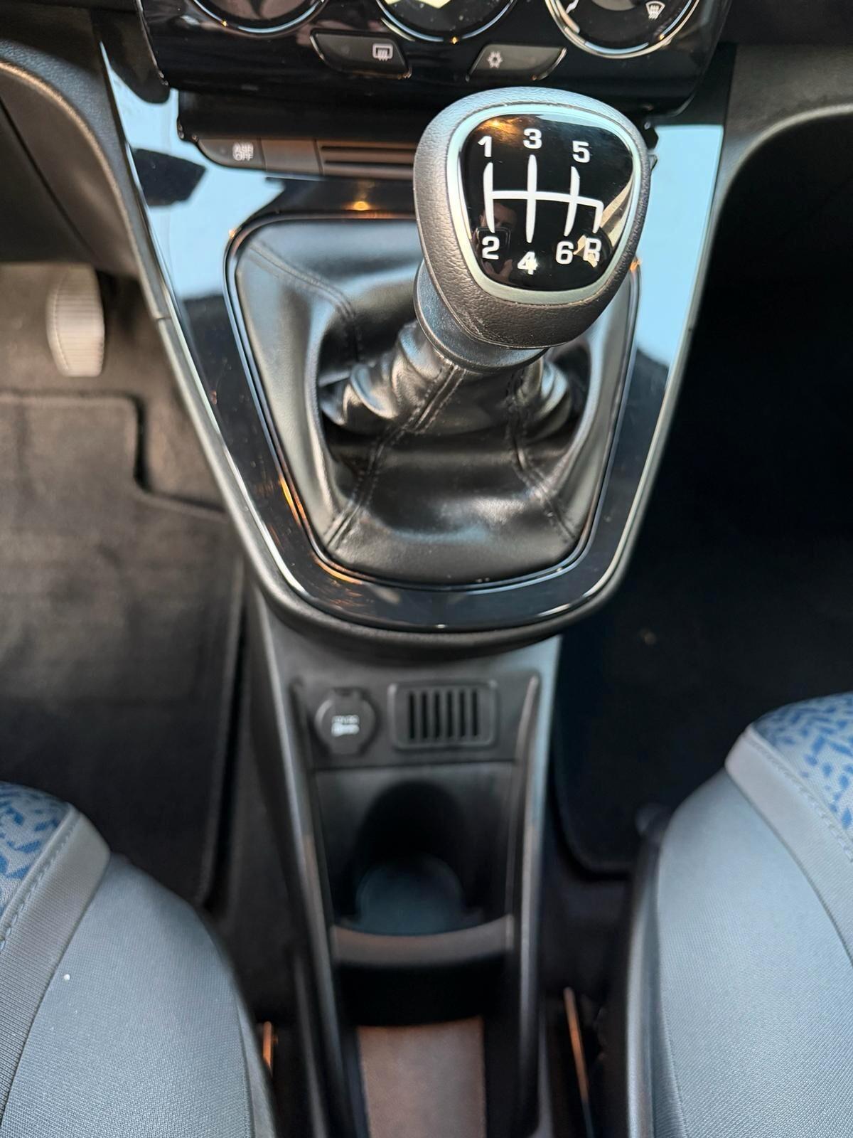 Lancia Ypsilon 1.0 FireFly 5 porte S&S Hybrid Silver