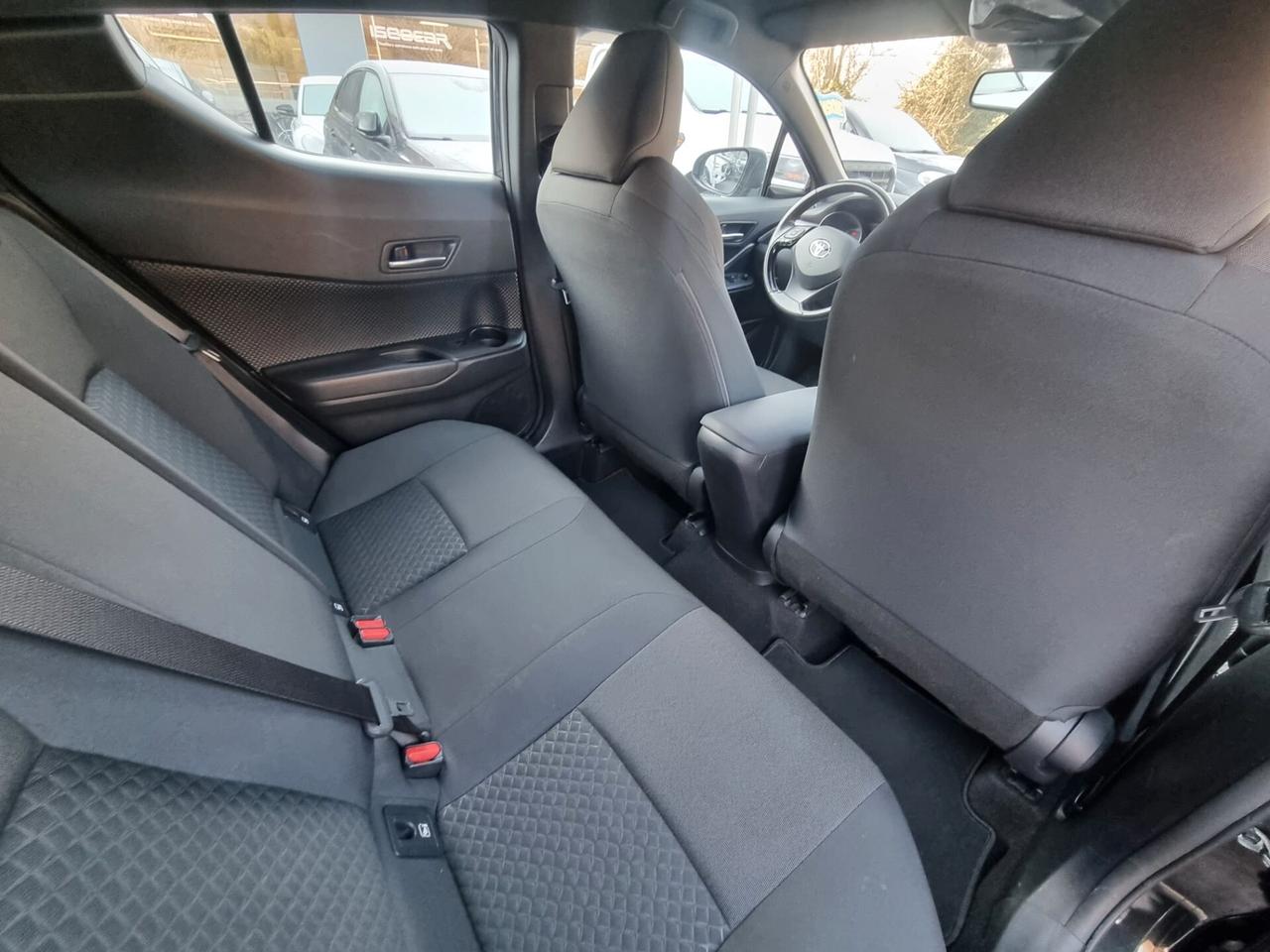 Toyota C-HR 1.8 Hybrid E-CVT Business