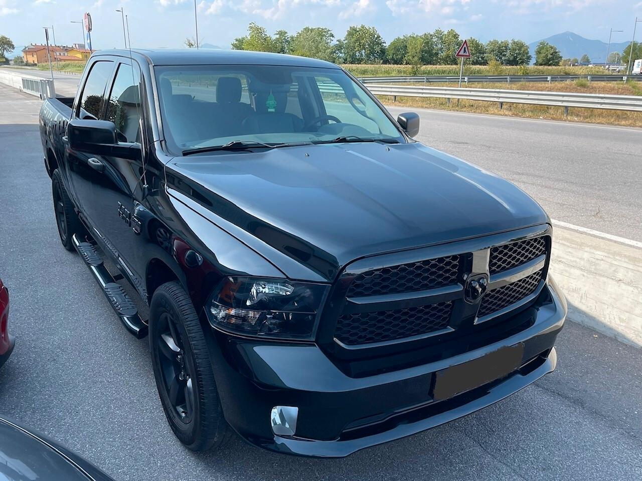 Dodge RAM 1500 HEMI 5.7 V8