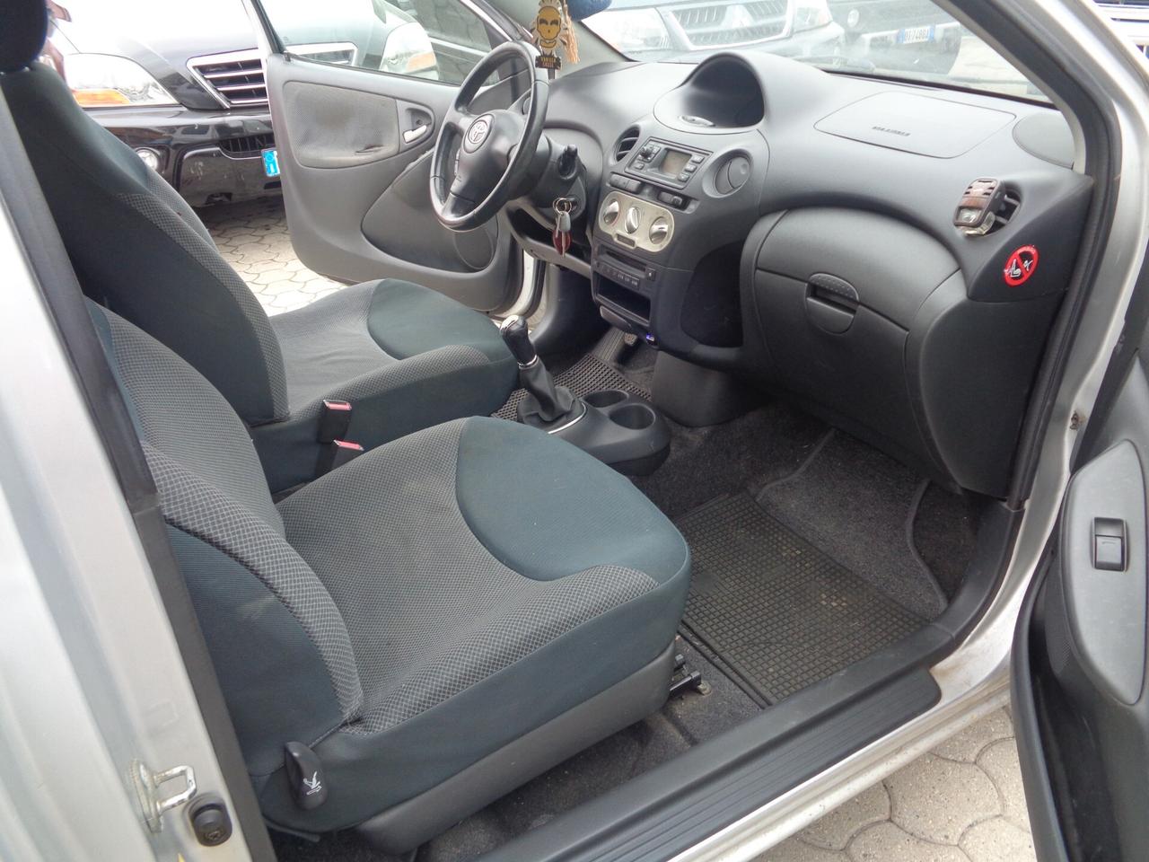 Toyota Yaris 1.0i 16V cat 3 porte Sol