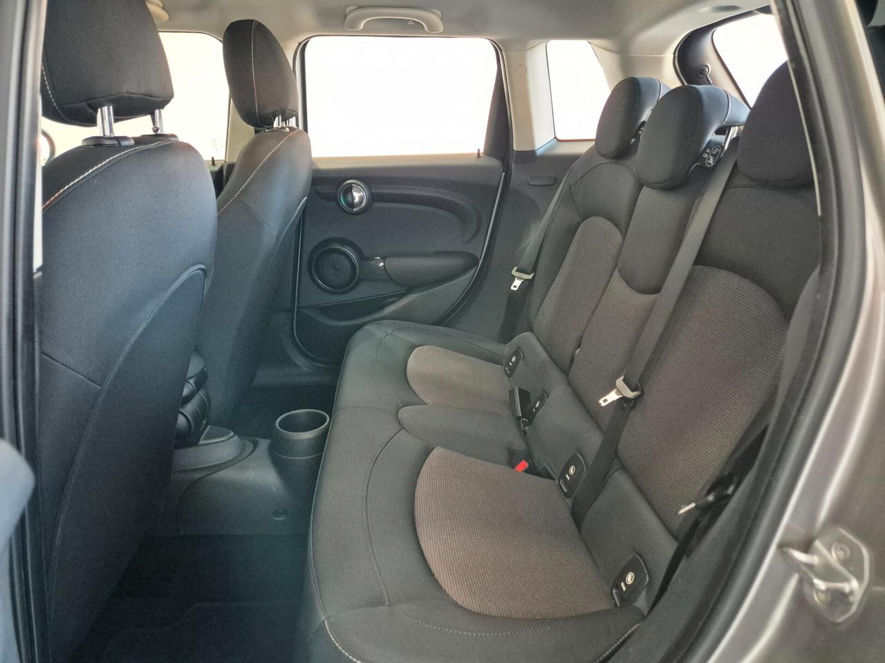 Mini Cooper D 1.5 Business 5 porte