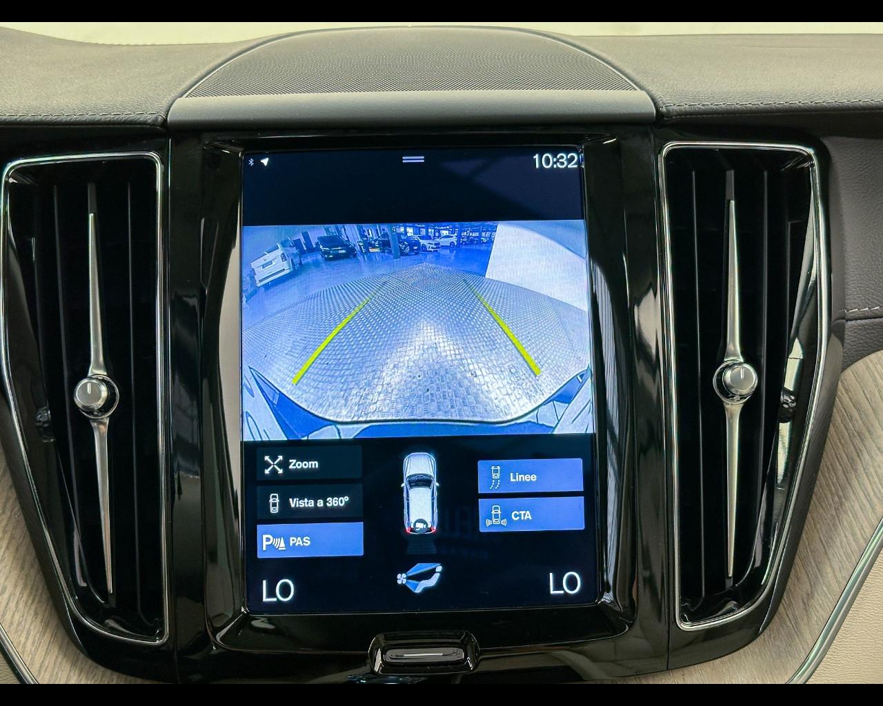 VOLVO XC60 (2017-->) - XC60 T6 Recharge Plug-in Hybrid AWD Inscription