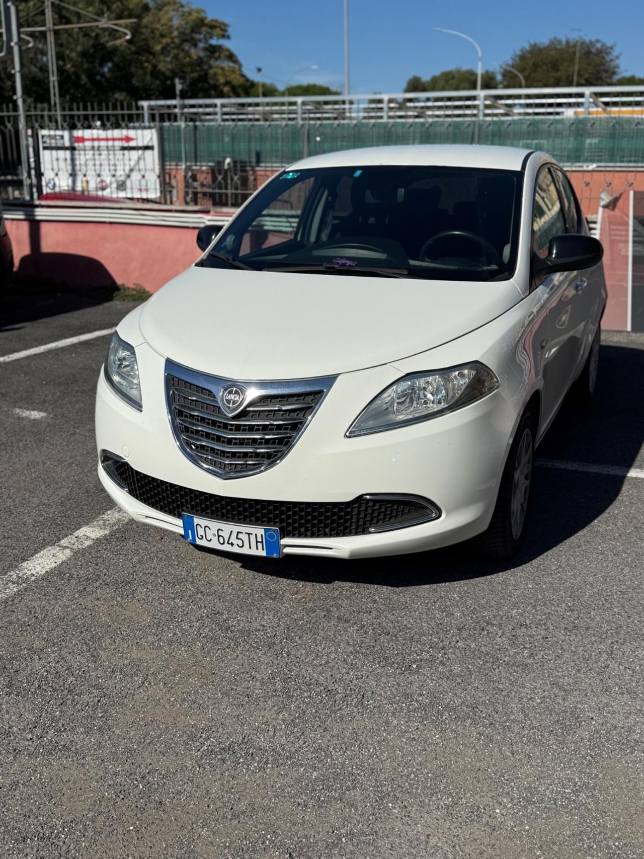 Lancia Ypsilon 0.9 TwinAir 85 CV 5 porte S&S Silver