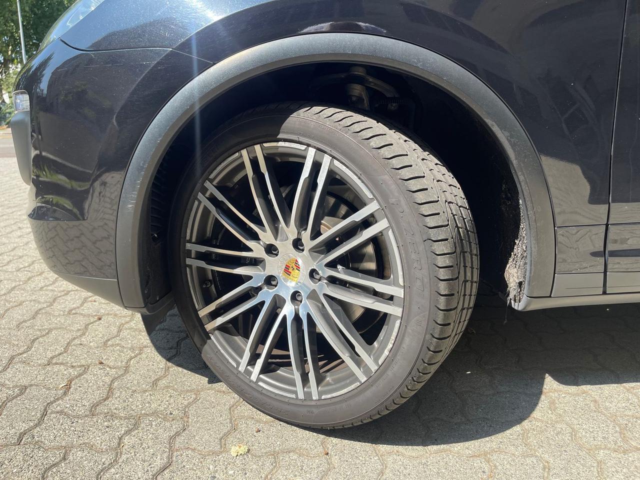 Porsche Cayenne Platinum Edition 3.0 #6240