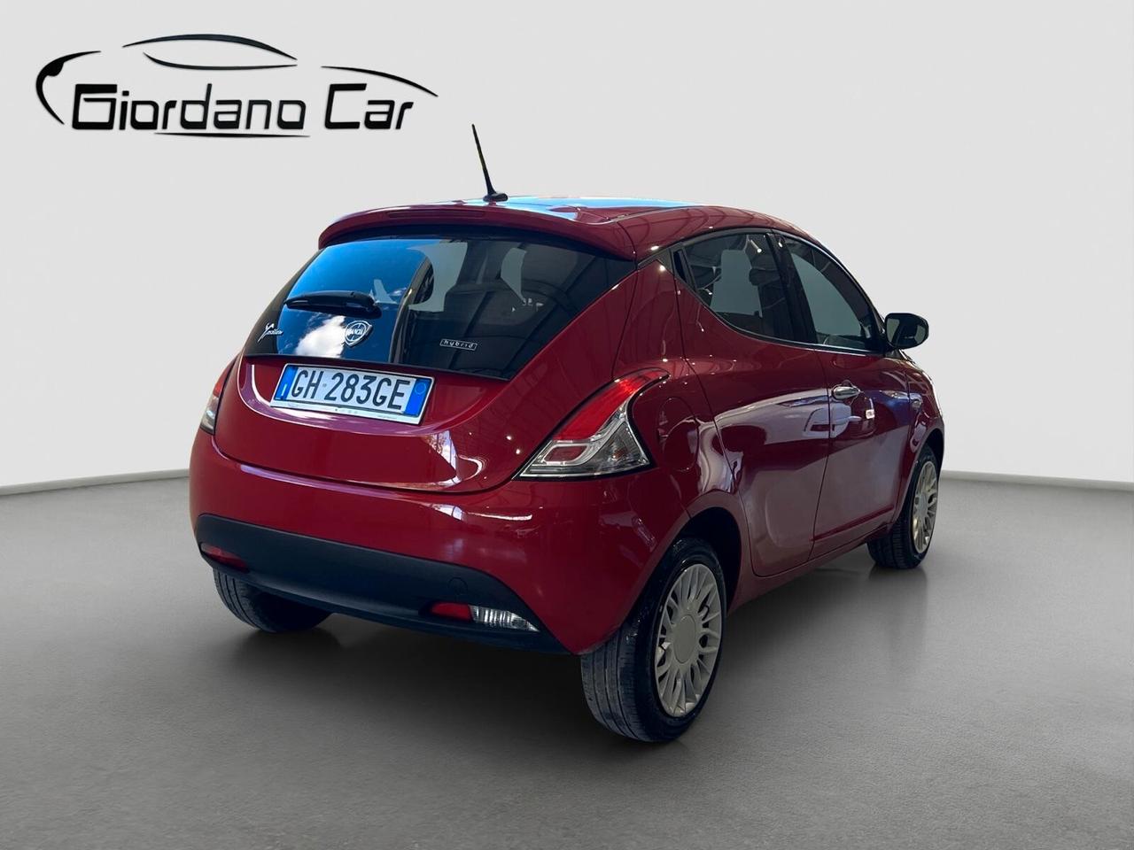 Lancia Ypsilon 1.0 FireFly 5 porte S&S Hybrid Ecochic Silver