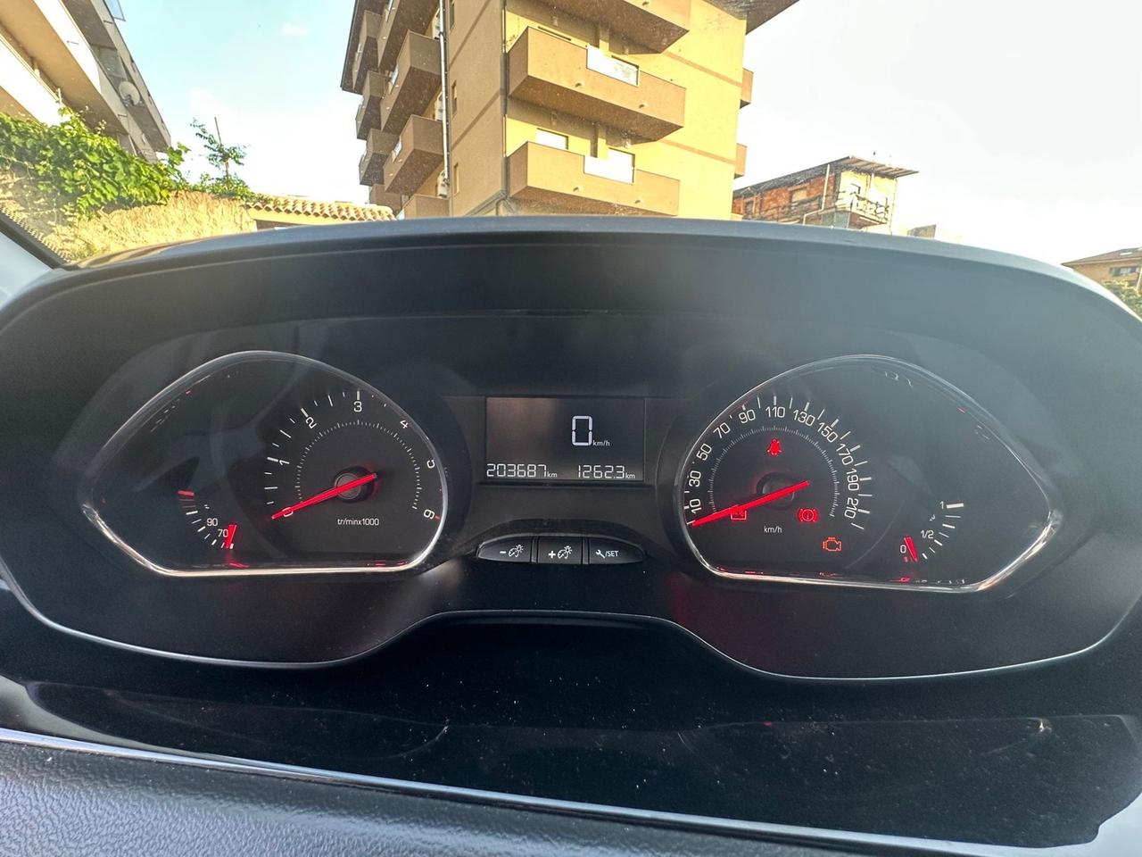 Peugeot 208 1.4 HDi 68 CV 5 porte Allure