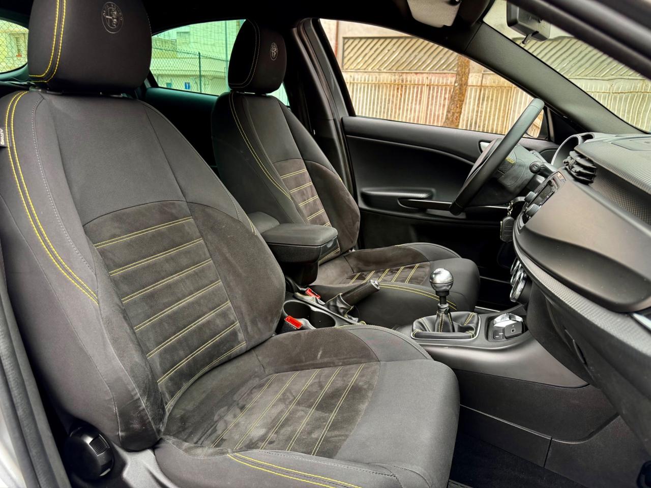 Alfa Romeo Giulietta Sport Carbon look