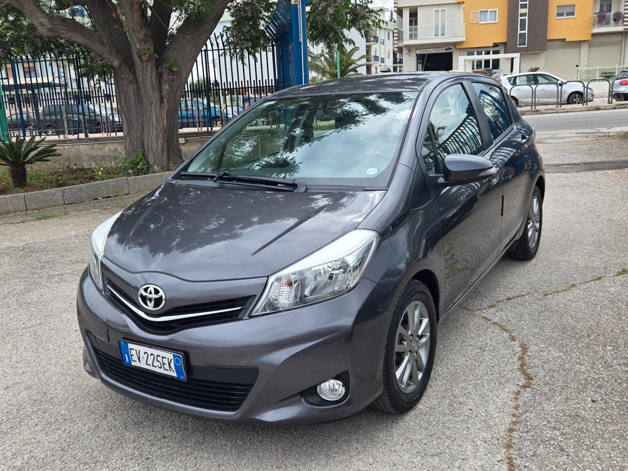 Toyota Yaris 1.0 5 porte Lounge del 2014