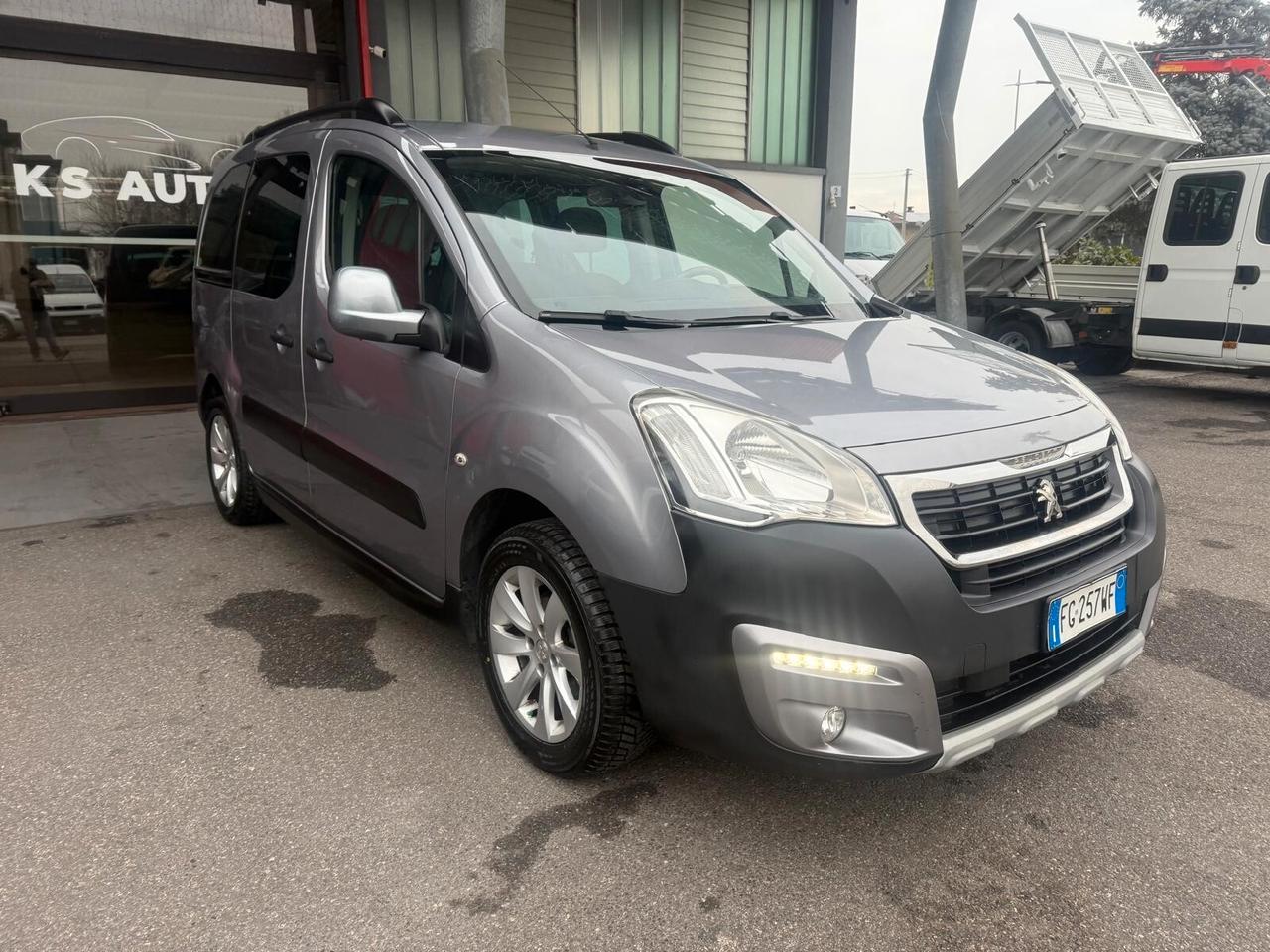 Peugeot Partner Tepee BlueHDi 100 Outdoor