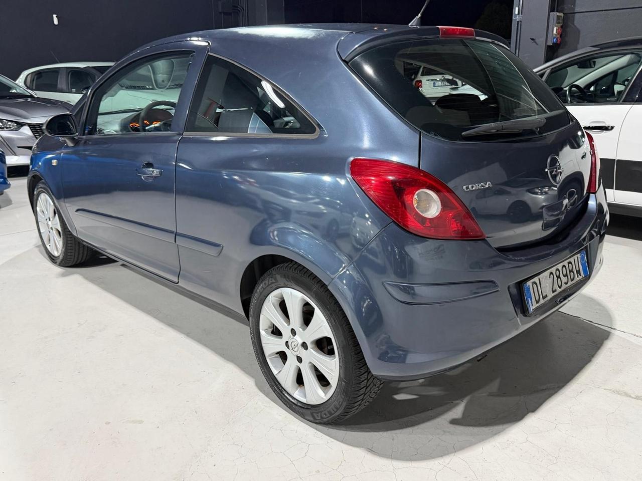 Opel Corsa Benzina Neopatentati 5 posti