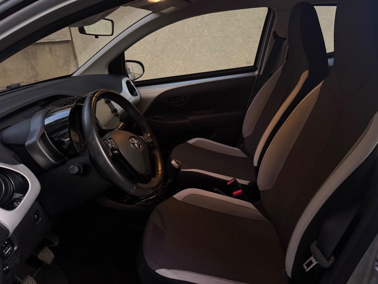 Toyota Aygo 1.0 VVT-i 69 CV 5 porte x-play