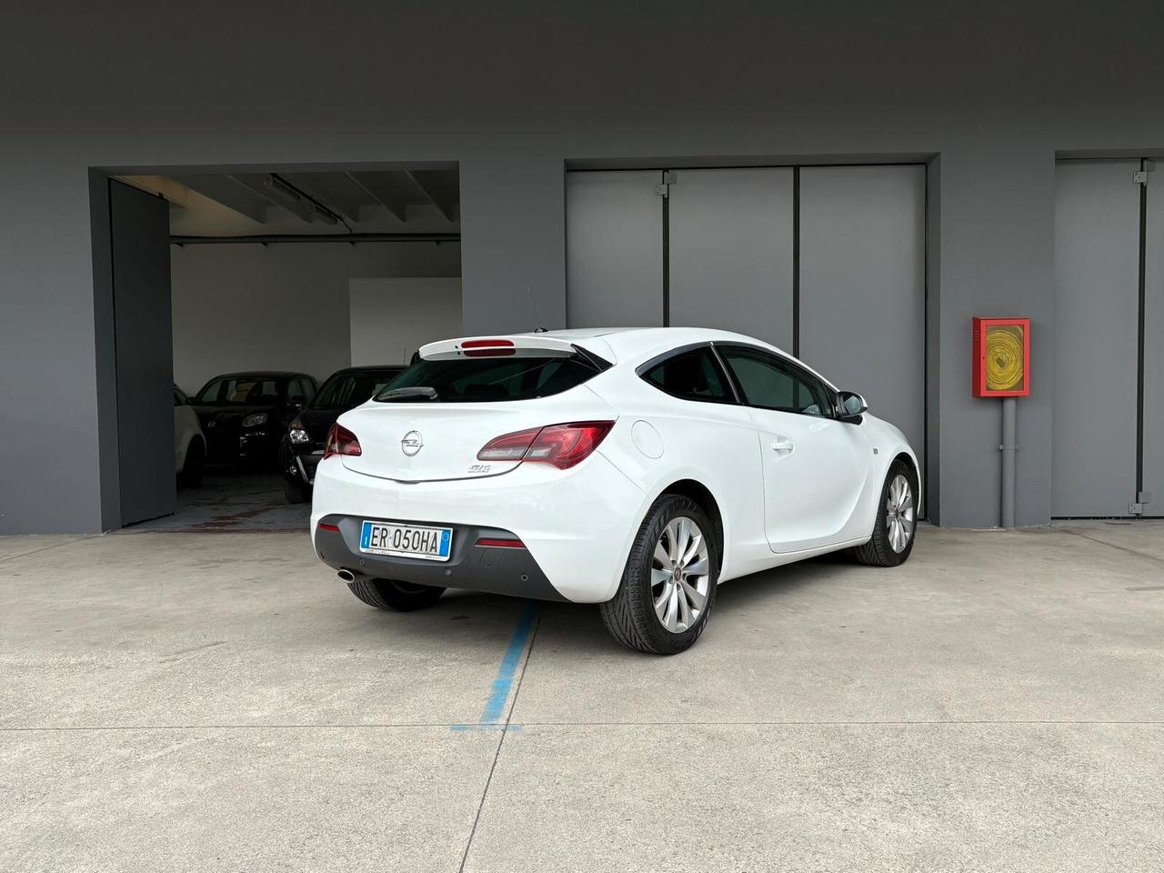 Opel Astra GTC 1.4 Turbo 140CV S&S 3 porte Cosmo