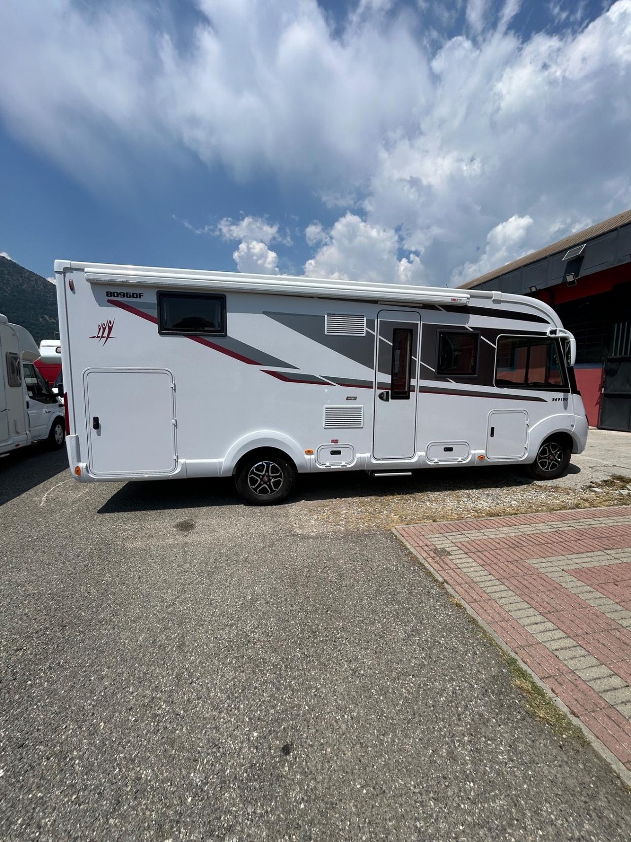 Rapido motorhome del 2025 in saldo 036