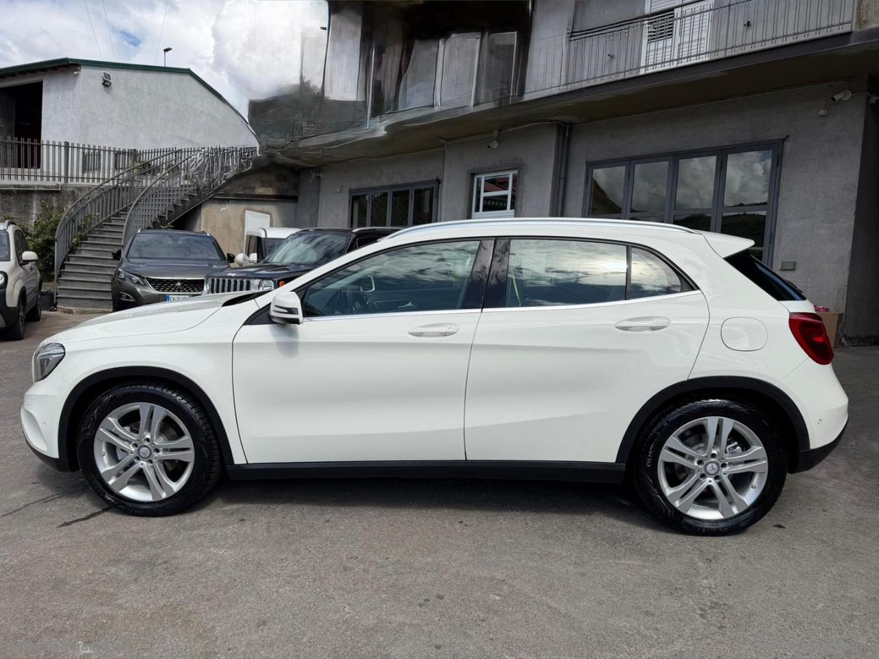 MERCEDES-BENZ GLA 200 d Automatic 4Matic Premium