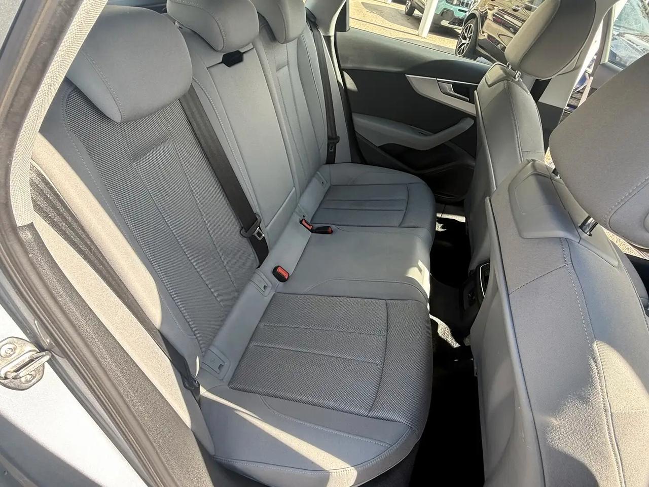 Audi A4 Avant 30 TDI/136 CV Business Advanced